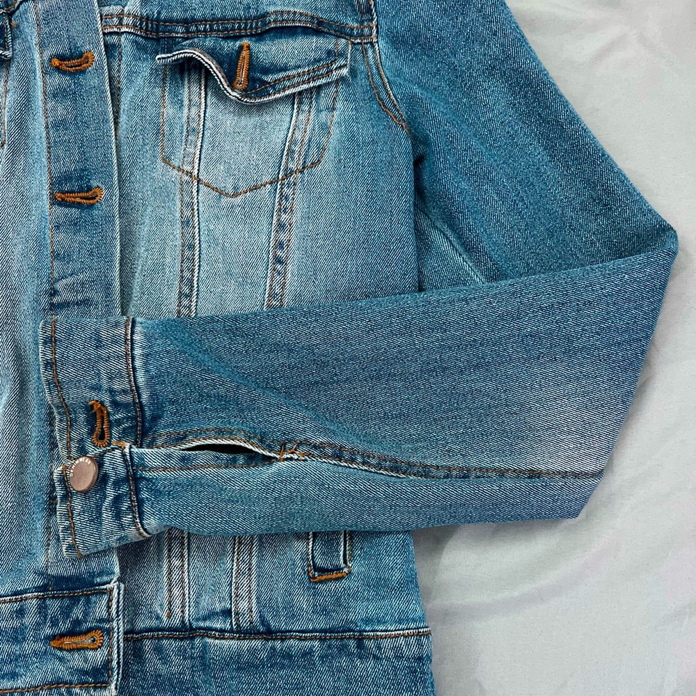 Size small Jean jacket from Ashley vintage charm. In pretty good condition